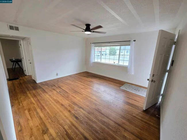 905 Pine St Vallejo, CA 94590 photo 4