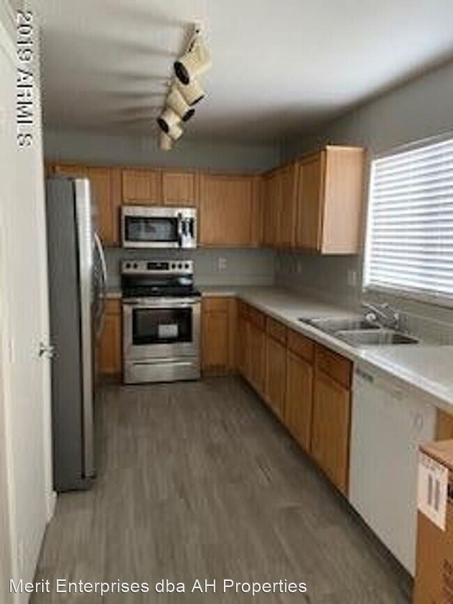 15375 W Post Cir Surprise, AZ 85374 photo 3