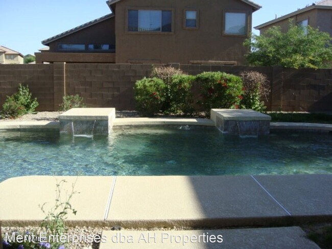 15375 W Post Cir Surprise, AZ 85374 photo 2