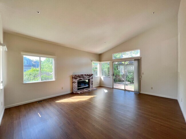 2160 Camenson St Napa, CA 94558 photo 5