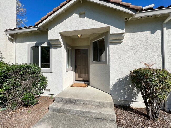2160 Camenson St Napa, CA 94558 photo 3