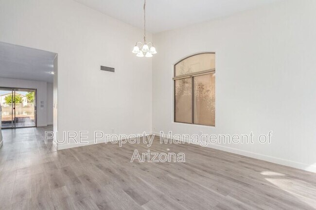 11224 W Roanoke Ave Avondale, AZ 85392 photo 4