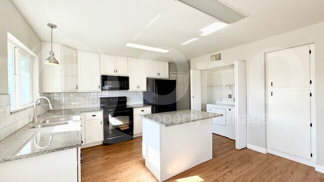 5938 W Ocotillo Rd Glendale, AZ 85301 photo 4