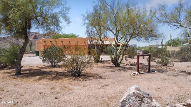 670 East Moon Vista Street, Apache Junction, AZ 85119 photo 2
