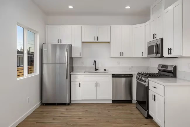 6765 N Elman St San Diego, CA 92111 photo 2