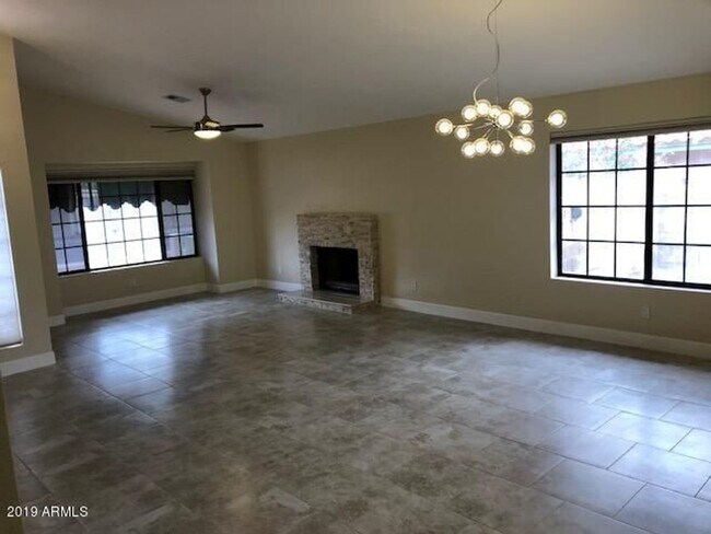 7074 S Jentilly Ln Tempe, AZ 85283 photo 2