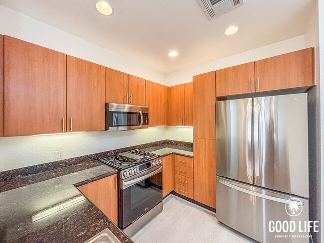 1465 C St San Diego, CA 92101 photo 2
