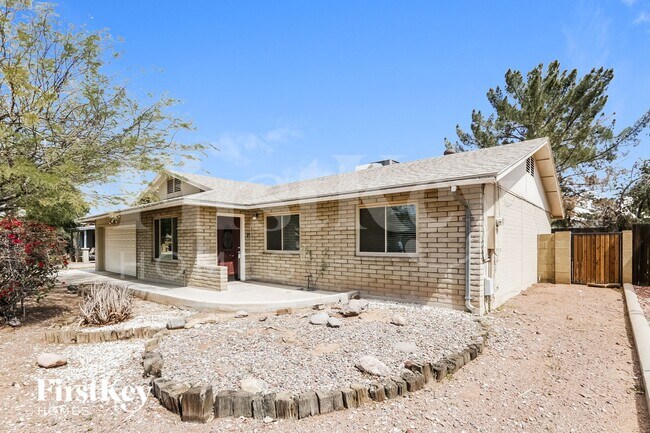 5715 S Siesta Ln Tempe, AZ 85283 photo 2