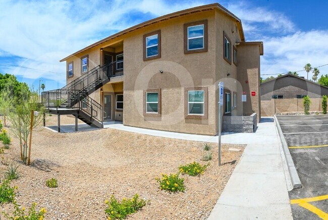 1306 E Purdue Ave Phoenix, AZ 85020 photo 2