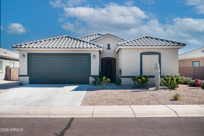 43633 W Yucca Ln photo 2