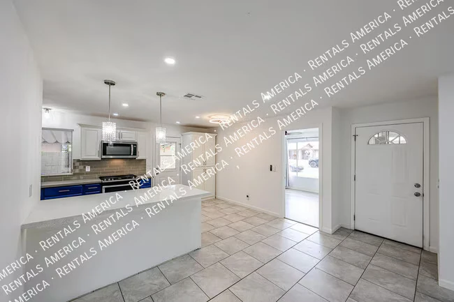 3837 W Acapulco Ln Phoenix, AZ 85053 photo 5