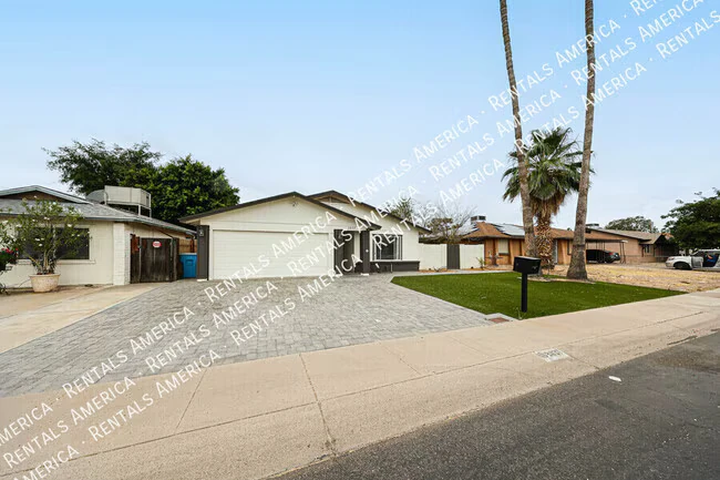 3837 W Acapulco Ln Phoenix, AZ 85053 photo 3