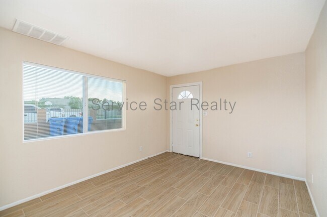 2226 E Pueblo Ave Phoenix, AZ 85040 photo 5