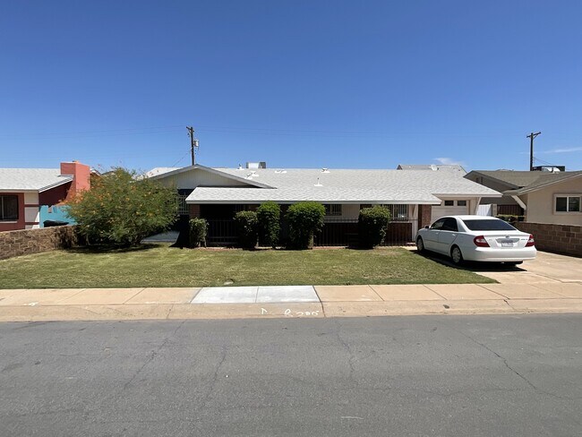 2320 E Wier Ave photo 2