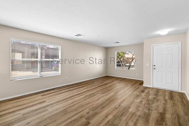 16907 W Marshall Ln Surprise, AZ 85388 photo 4