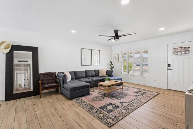 7616 E 3rd St Scottsdale, AZ 85251 photo 5