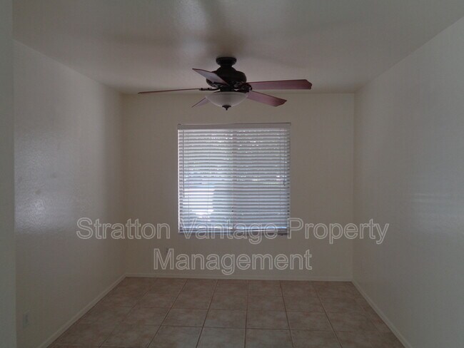 16612 W Cottonwood St Surprise, AZ 85388 photo 4