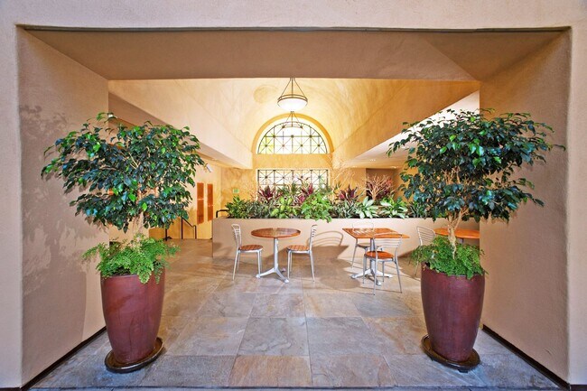 301 W G St San Diego, CA 92101 photo 2