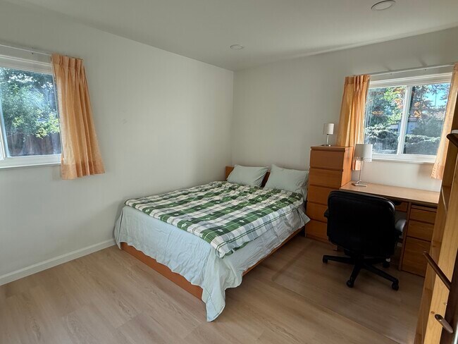 4231 Wilkie Way Palo Alto, CA 94306 photo 5