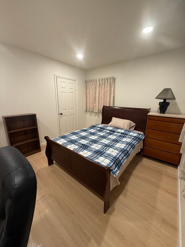 4231 Wilkie Way Palo Alto, CA 94306 photo 4