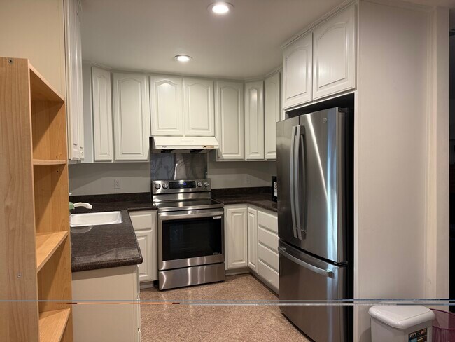 4231 Wilkie Way Palo Alto, CA 94306 photo 2