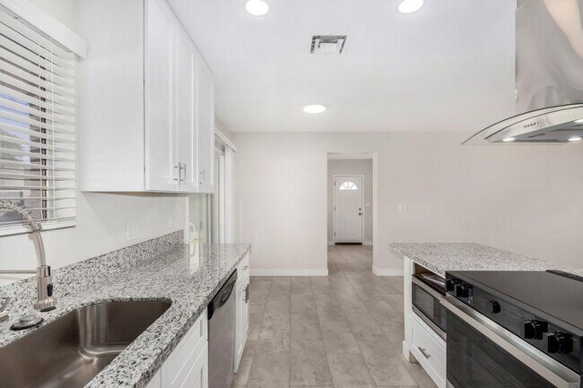 4316 E Rose Marie Ln Phoenix, AZ 85032 photo 5