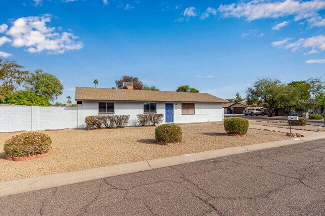 4316 E Rose Marie Ln Phoenix, AZ 85032 photo 2