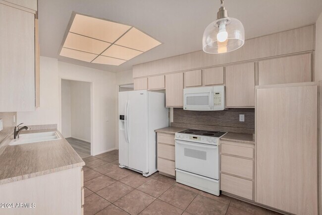 10641 W Boswell Blvd Sun City, AZ 85373 photo 4