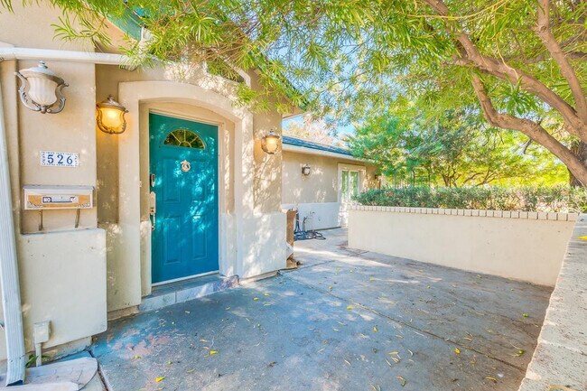 526 E Flynn Ln Phoenix, AZ 85012 photo 4