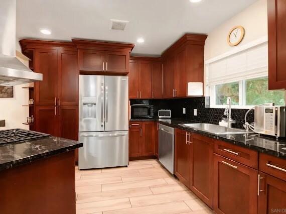 4388 Bellflower Dr photo 5