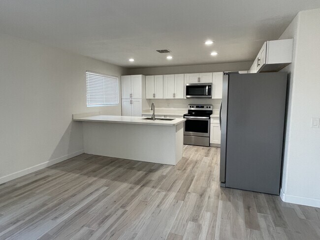 824 W Romo Jones St Tempe, AZ 85281 photo 2