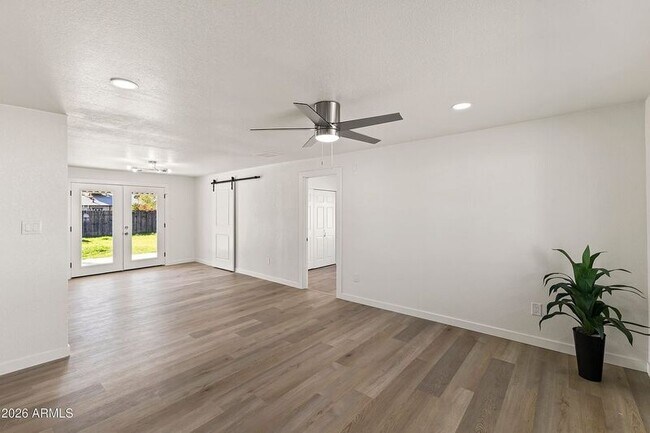 3763 E Evans Dr Phoenix, AZ 85032 photo 4
