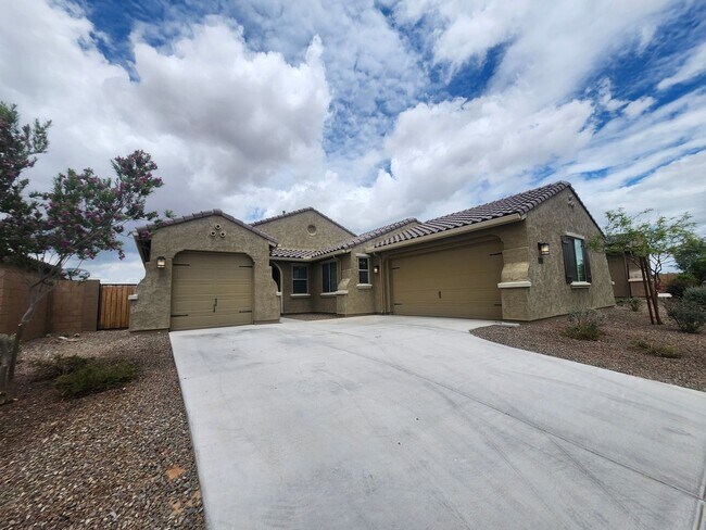 18380 W Sandlewood Dr Goodyear, AZ 85338 photo 2