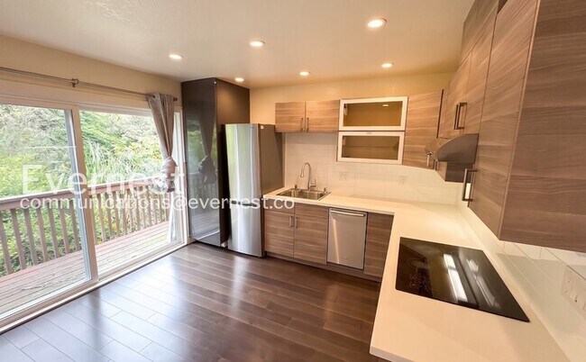 380 Monterey Blvd San Francisco, CA 94131 photo 5