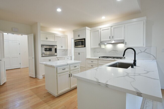 Spacious And Well Appointed Home In The East San Jose Foothills photo 2