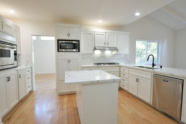 Spacious And Well Appointed Home In The East San Jose Foothills photo 3