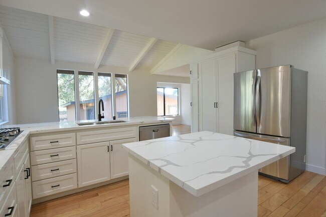 Spacious And Well Appointed Home In The East San Jose Foothills photo 5