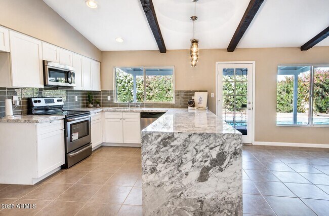 2433 S Evergreen Rd Tempe, AZ 85282 photo 2