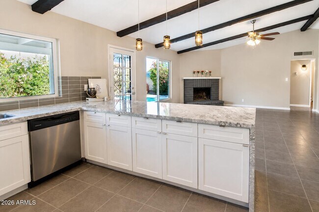 2433 S Evergreen Rd Tempe, AZ 85282 photo 3