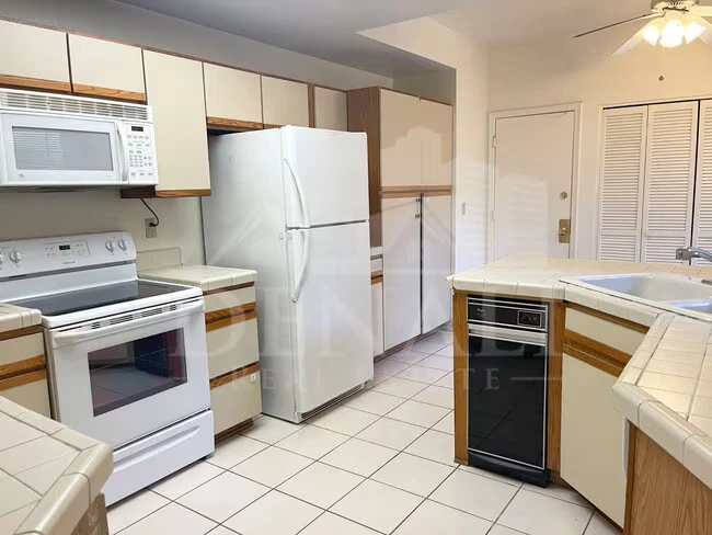 10019 E Mountain View Rd Scottsdale, AZ 85258 photo 4