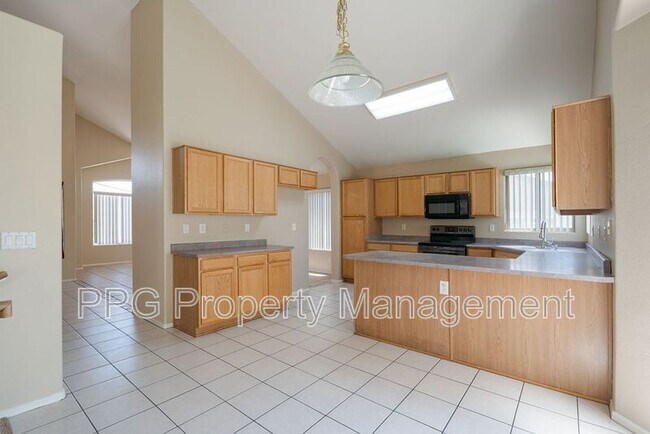 13359 W Ironwood St Surprise, AZ 85374 photo 4