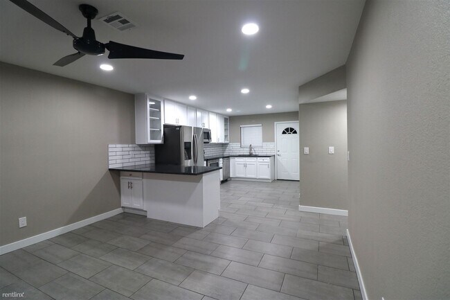 1 N Naco Way Chandler, AZ 85225 photo 3