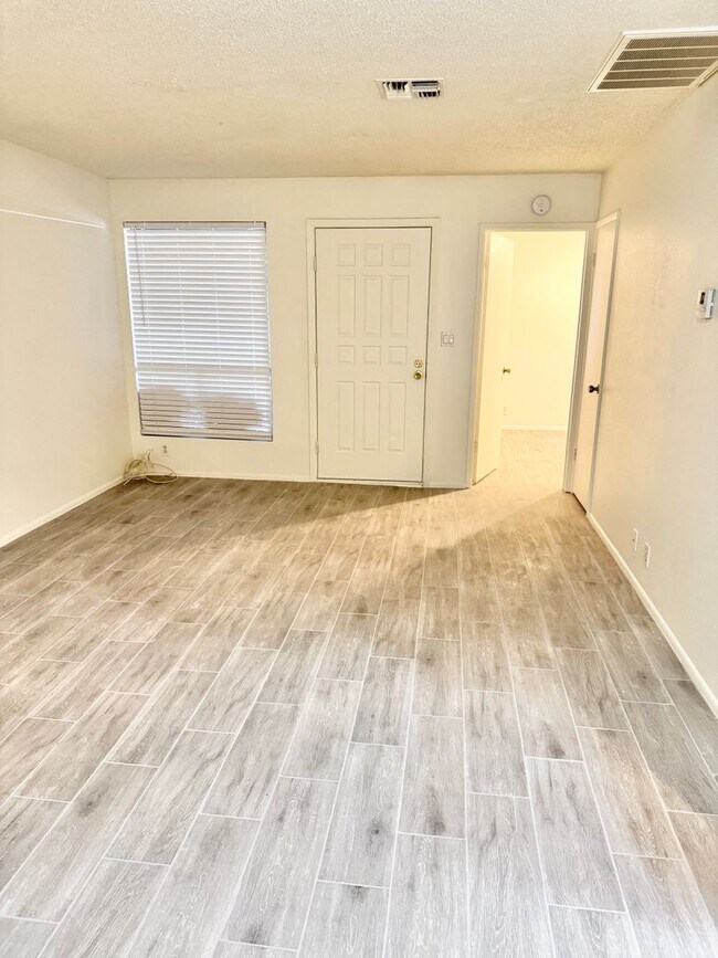 9015 W Elm St Phoenix, AZ 85037 photo 4