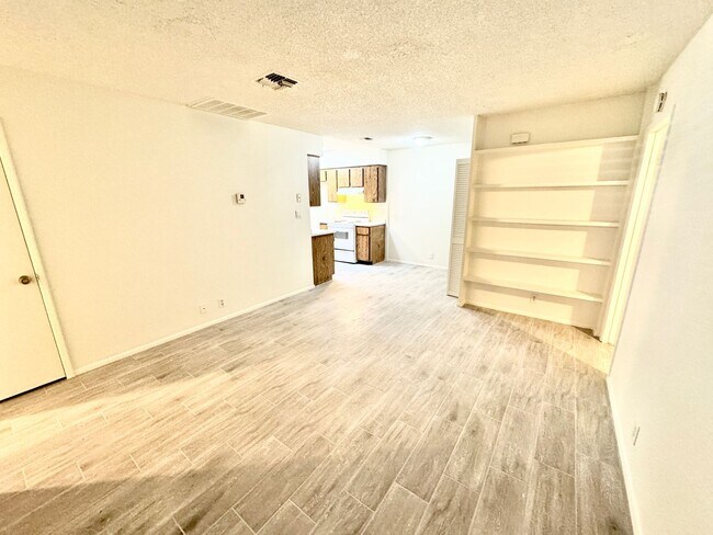 9015 W Elm St Phoenix, AZ 85037 photo 3