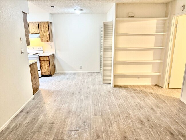 9015 W Elm St Phoenix, AZ 85037 photo 2
