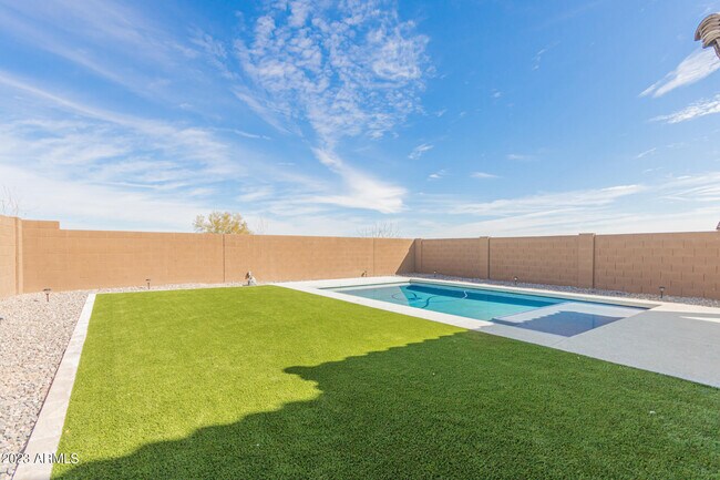 19740 W Palo Verde Dr photo 5