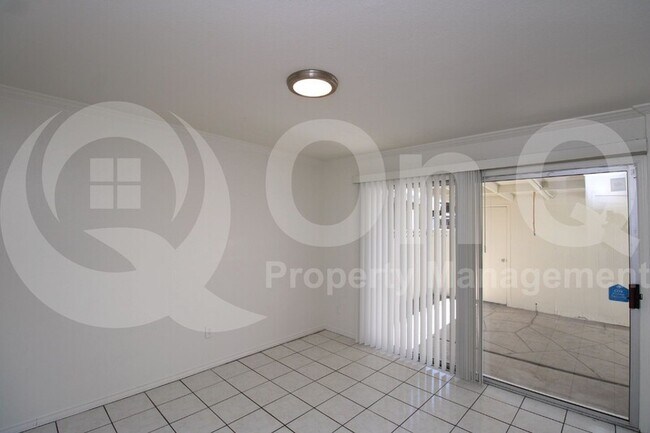 6536 N 43rd Ave Glendale, AZ 85301 photo 4