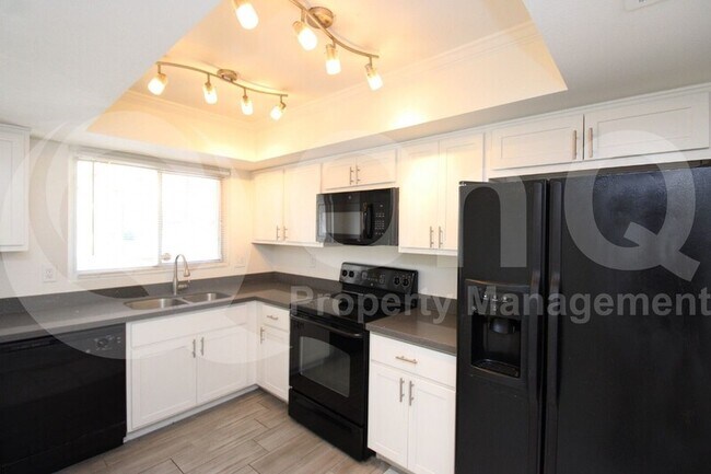 6536 N 43rd Ave Glendale, AZ 85301 photo 2