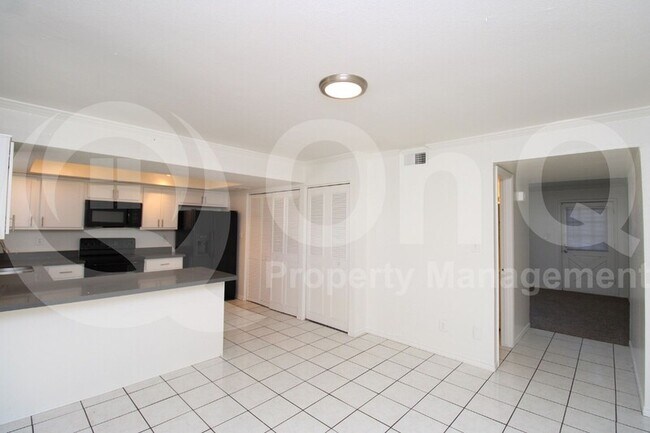 6536 N 43rd Ave Glendale, AZ 85301 photo 3