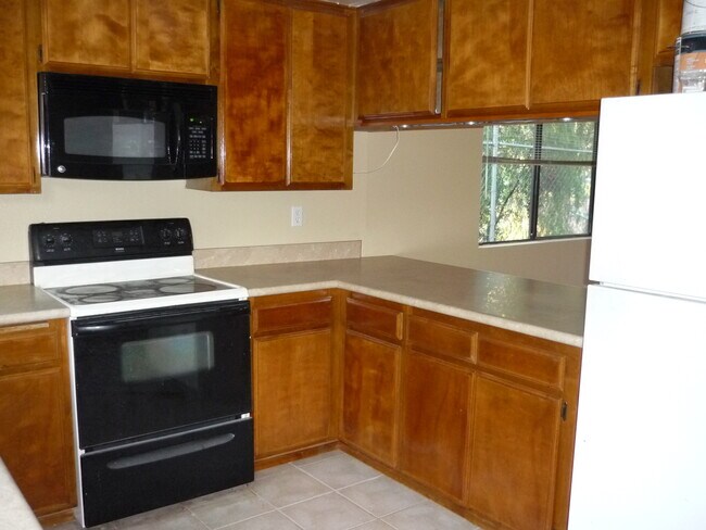 625 S Fig St Escondido, CA 92025 photo 2